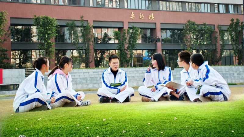 揭秘电子科技公司研发流程：从构思到成品